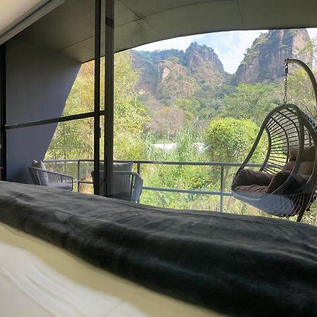 ホテル Bajo La Montana テポストラン エクステリア 写真